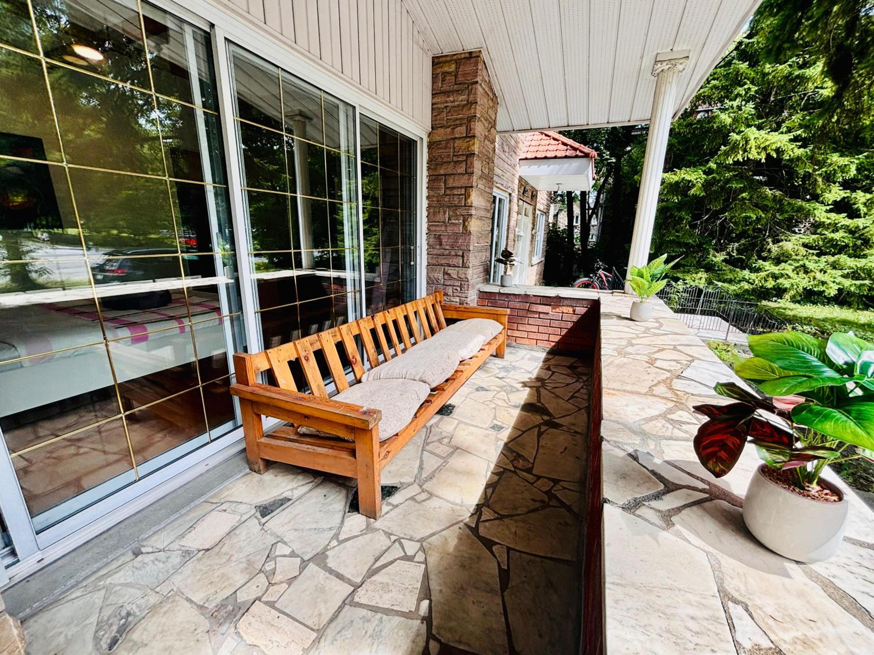 Spacious Group Home Combo, Sleeps 20- Free Parking
