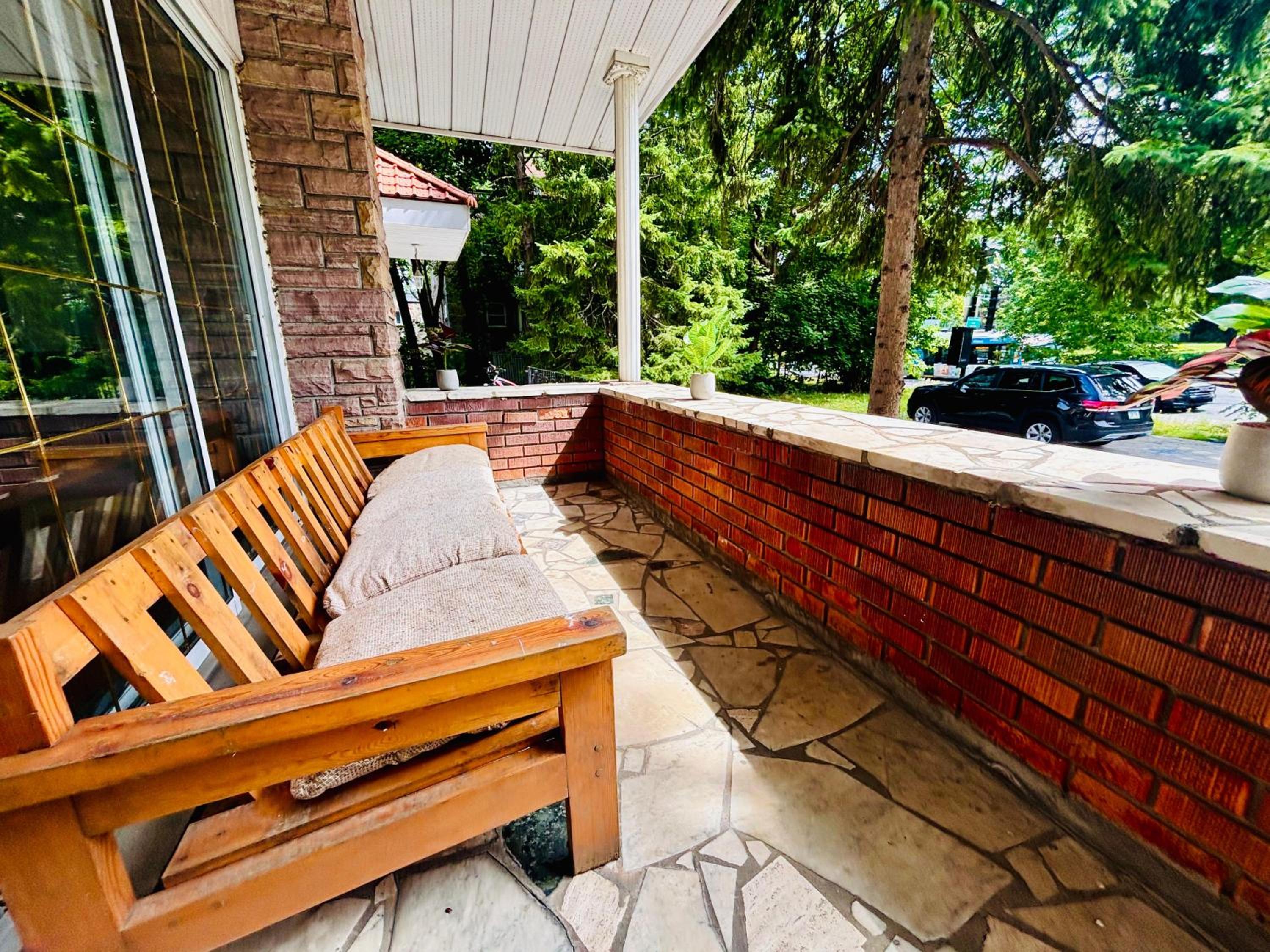 Spacious Group Home Combo, Sleeps 20- Free Parking