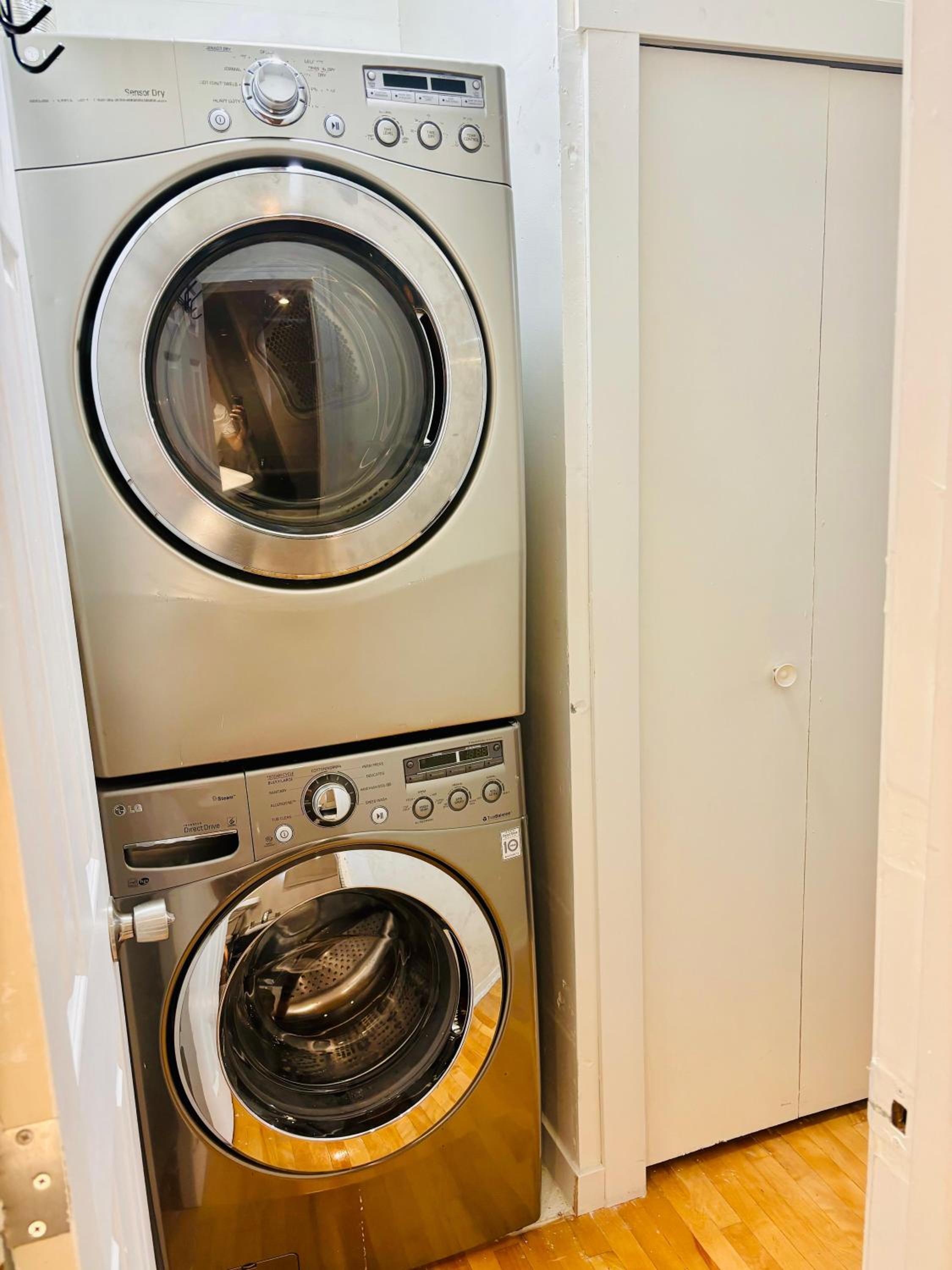 Spacious Group Home Combo, Sleeps 20- Free Parking