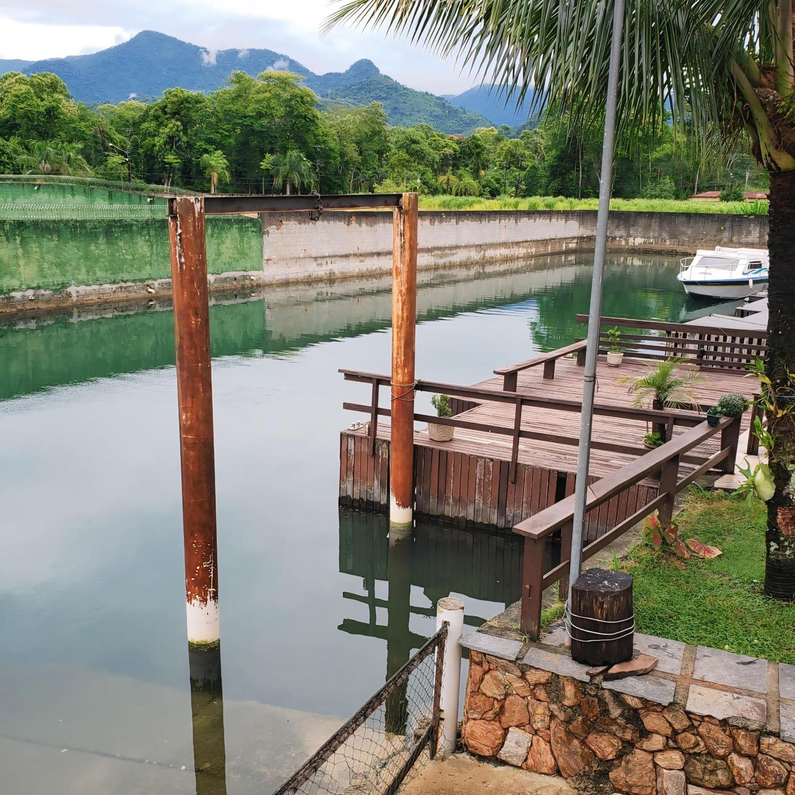 Casa de luxo no Bracuhy em Angra dos Reis - 7 suítes frente ao canal com deck privativo