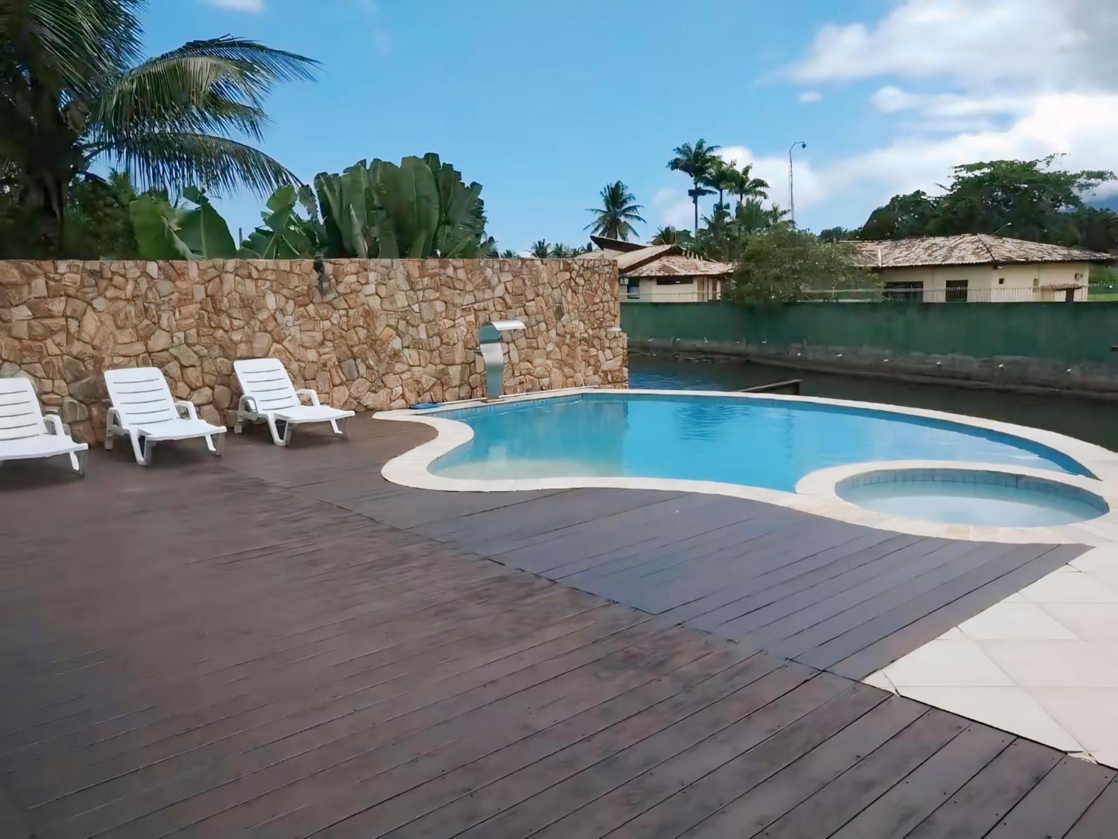Casa de luxo no Bracuhy em Angra dos Reis - 7 suítes frente ao canal com deck privativo