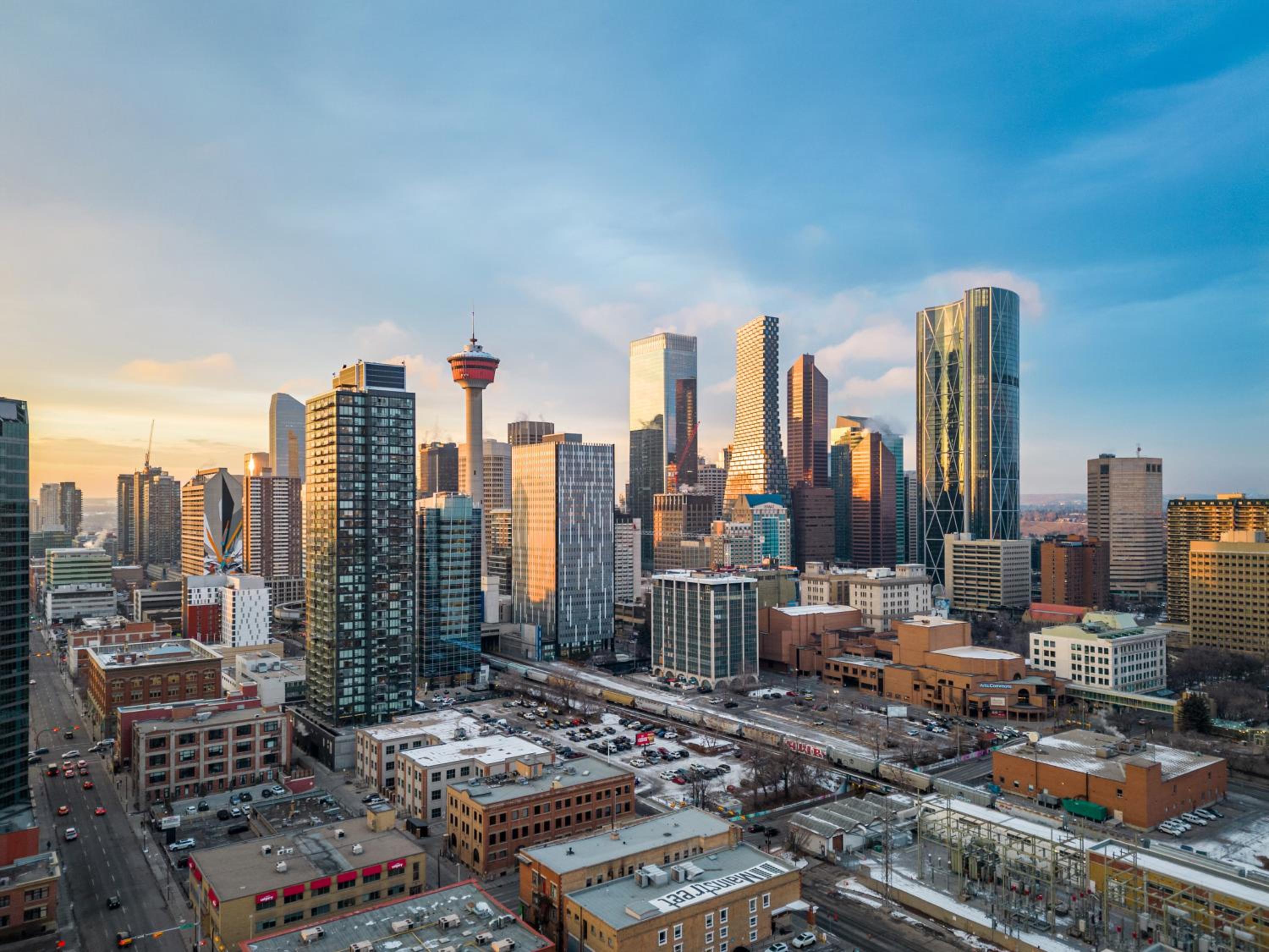 Modern Suite Calgary Downtown 5 min walk Stampede