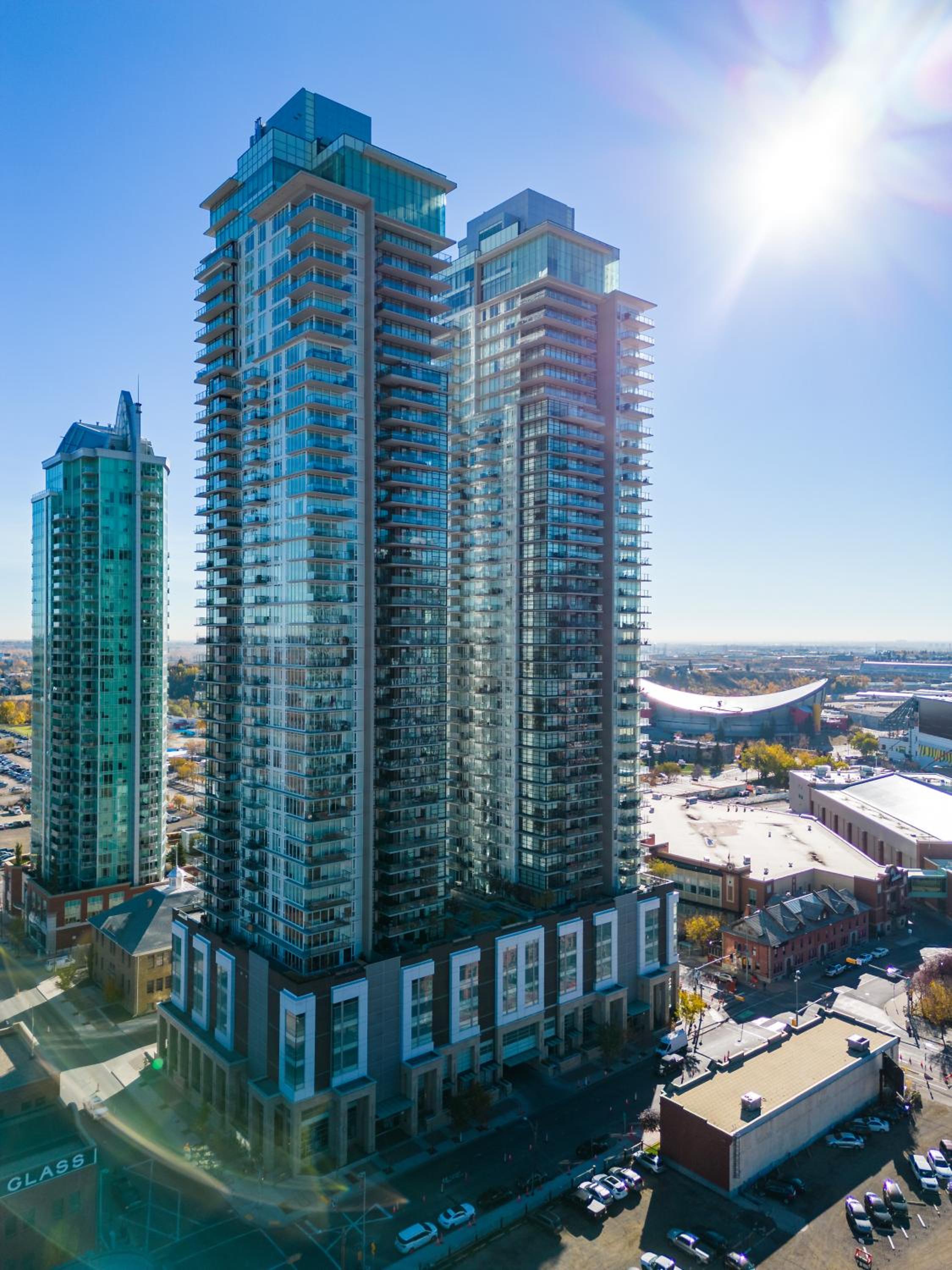 Modern Suite Calgary Downtown 5 min walk Stampede