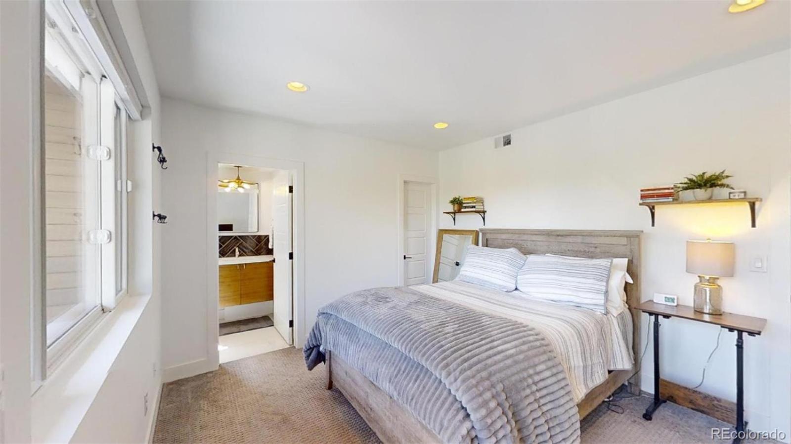 Luxurious, Modern Townhome 5 minute Walk from Cherry Creek North view 3