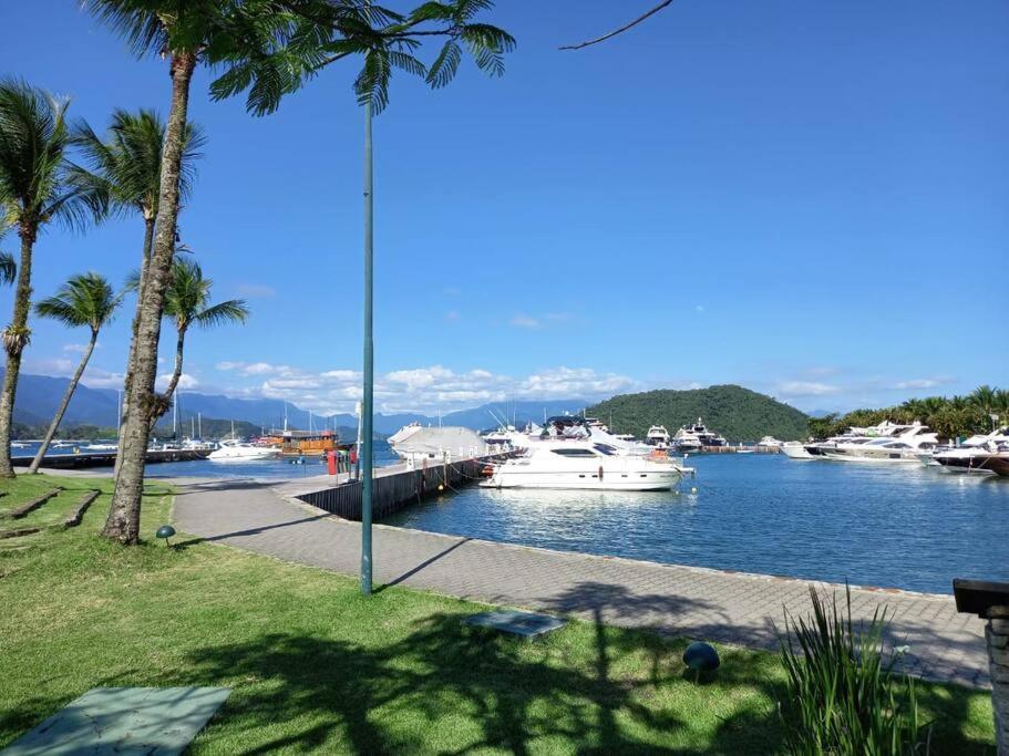 Casa especial com piscina e jardim