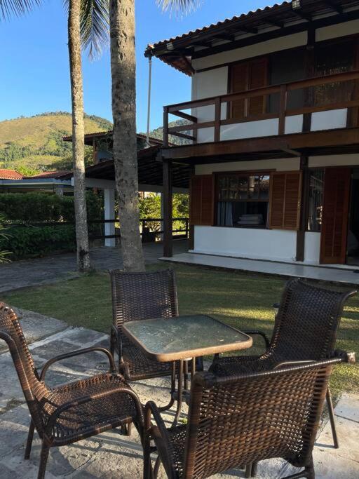 Casa especial com piscina e jardim
