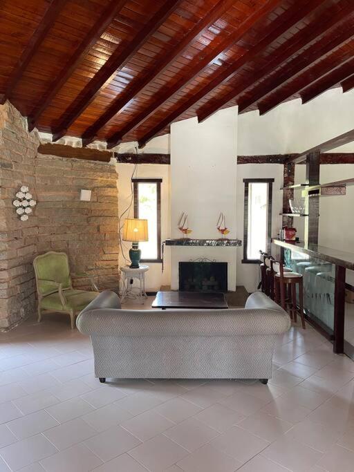 Casa especial com piscina e jardim