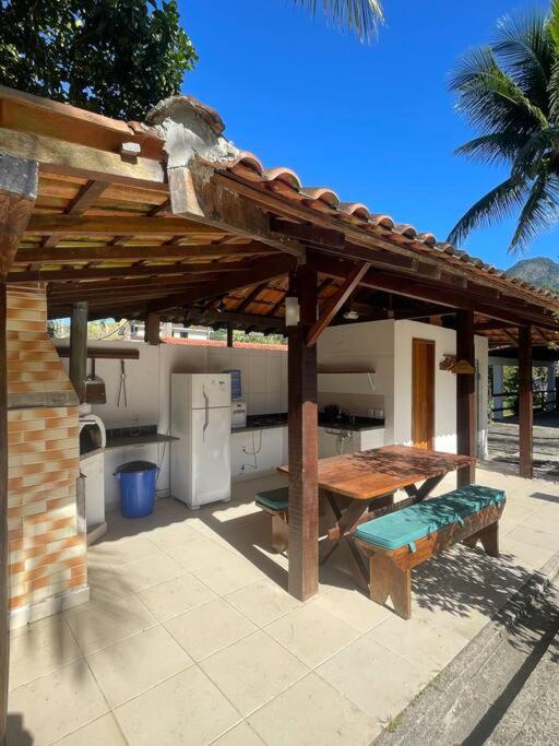Casa especial com piscina e jardim