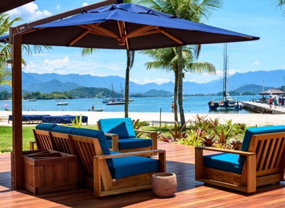 Casa especial com piscina e jardim