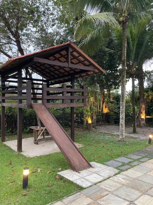 Casa especial com piscina e jardim