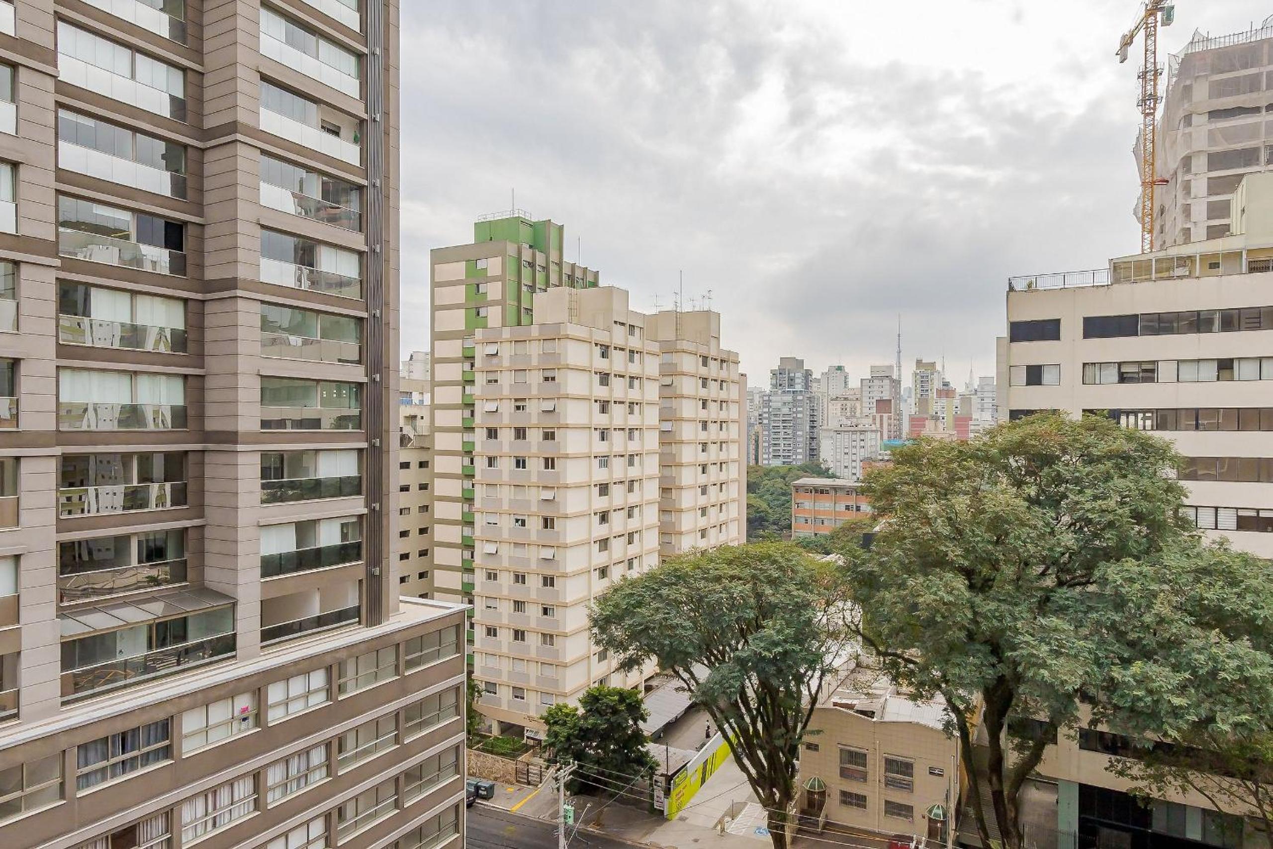 Handy Paraíso condominium with pool next to Ibirapuera
