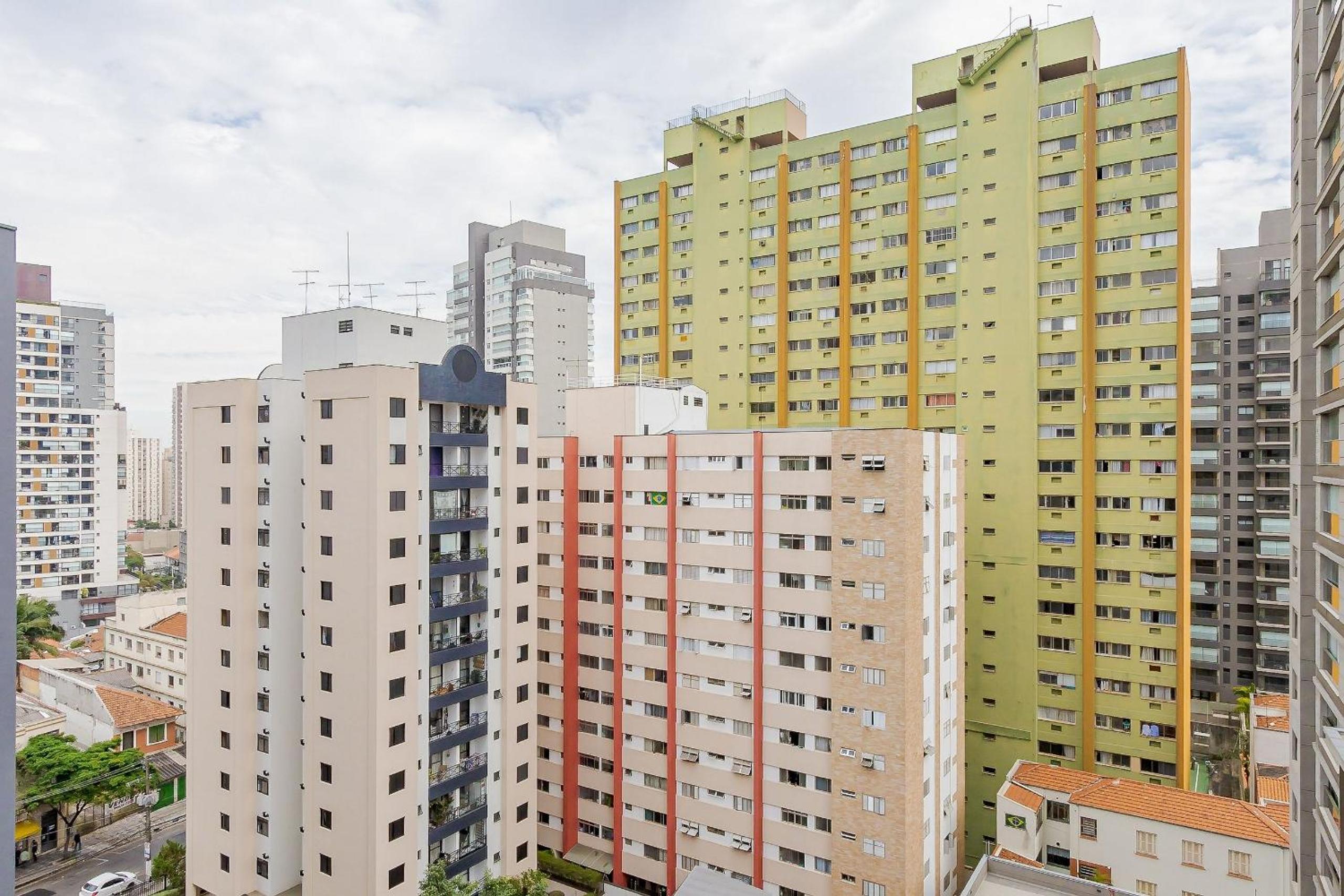 Handy Paraíso condominium with pool next to Ibirapuera