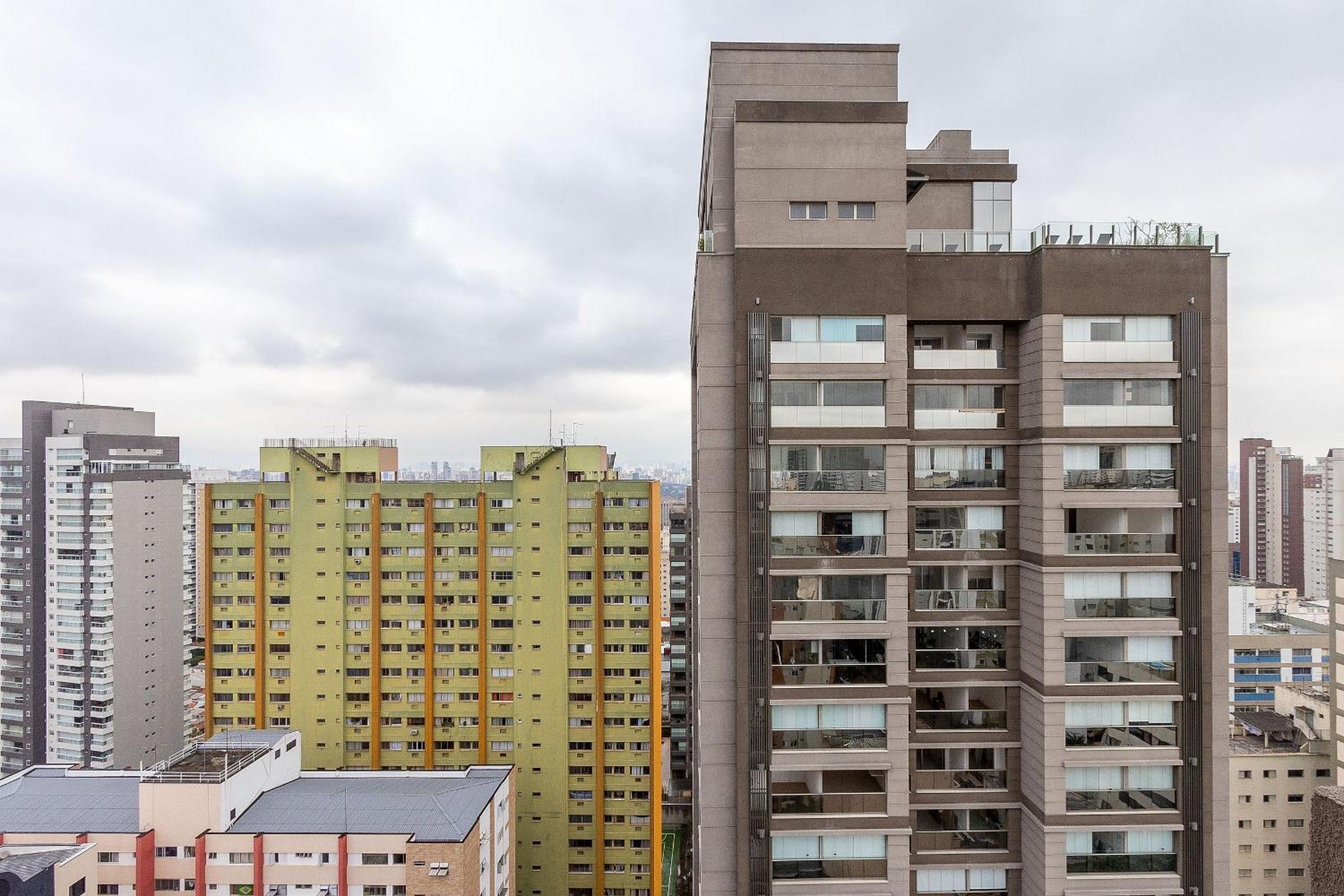 Handy Paraíso condominium with pool next to Ibirapuera