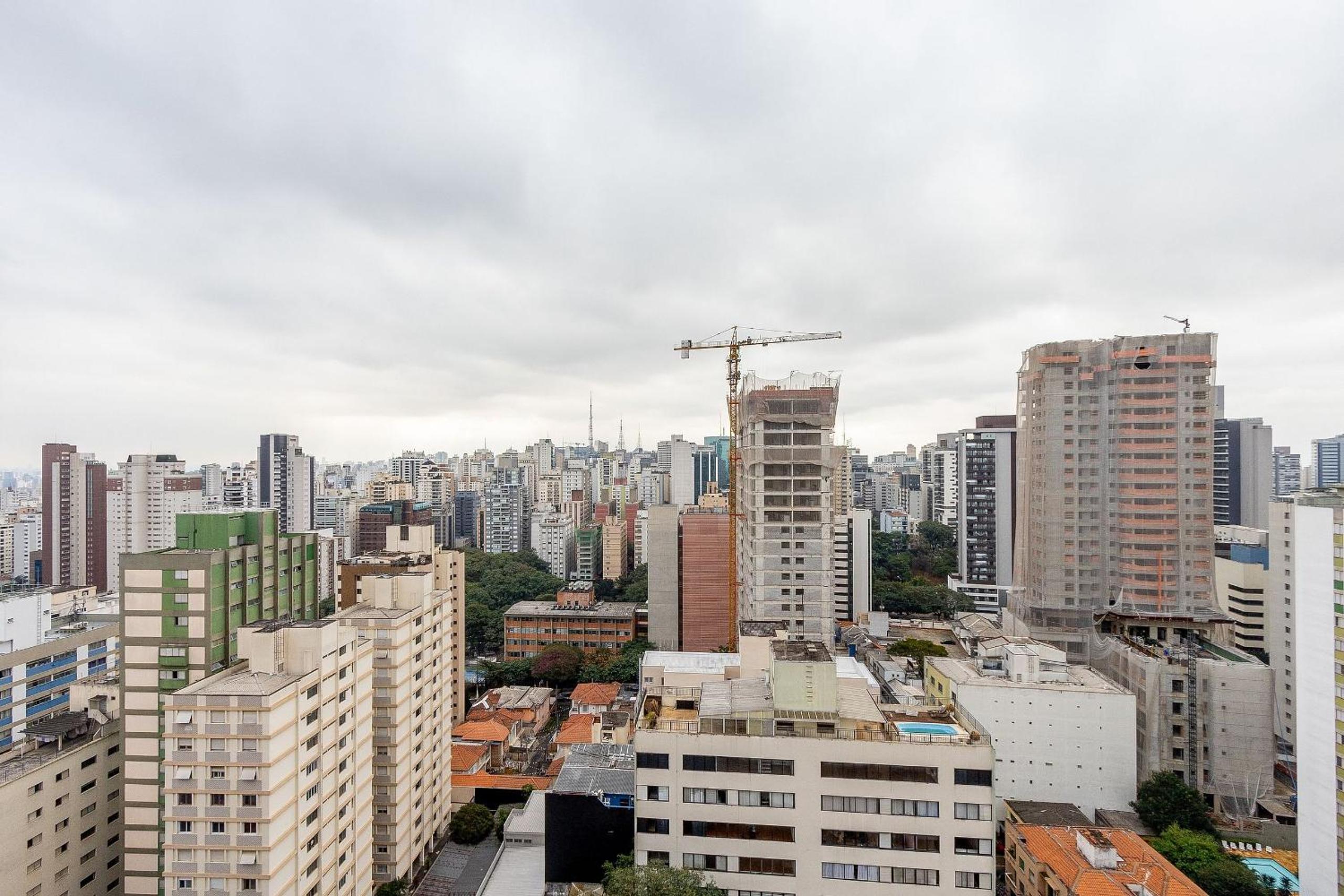 Handy Paraíso condominium with pool next to Ibirapuera