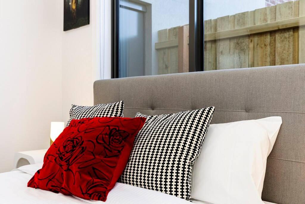 4 Bedrooms Lovely House in Clayton Central