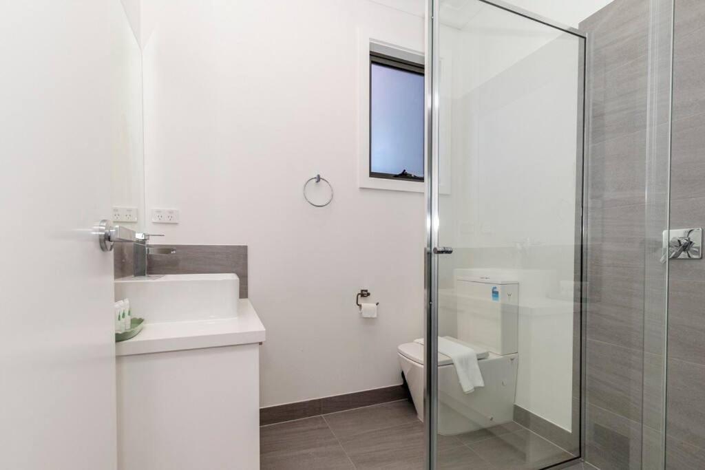 4 Bedrooms Lovely House in Clayton Central