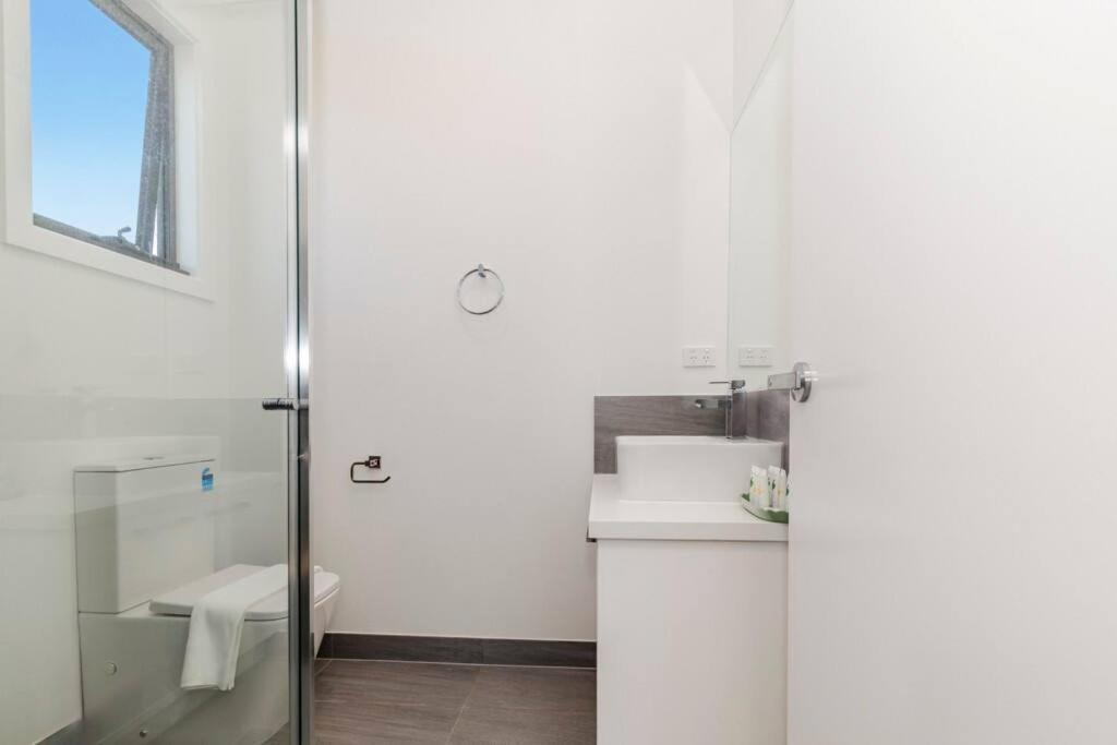 4 Bedrooms Lovely House in Clayton Central