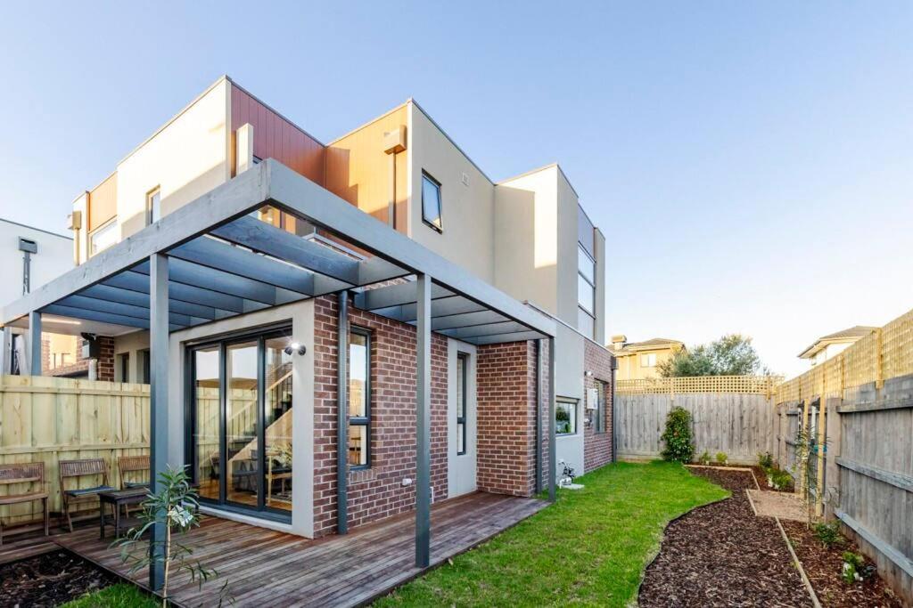 4 Bedrooms Lovely House in Clayton Central