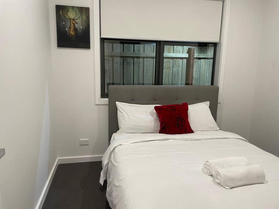 4 Bedrooms Lovely House in Clayton Central