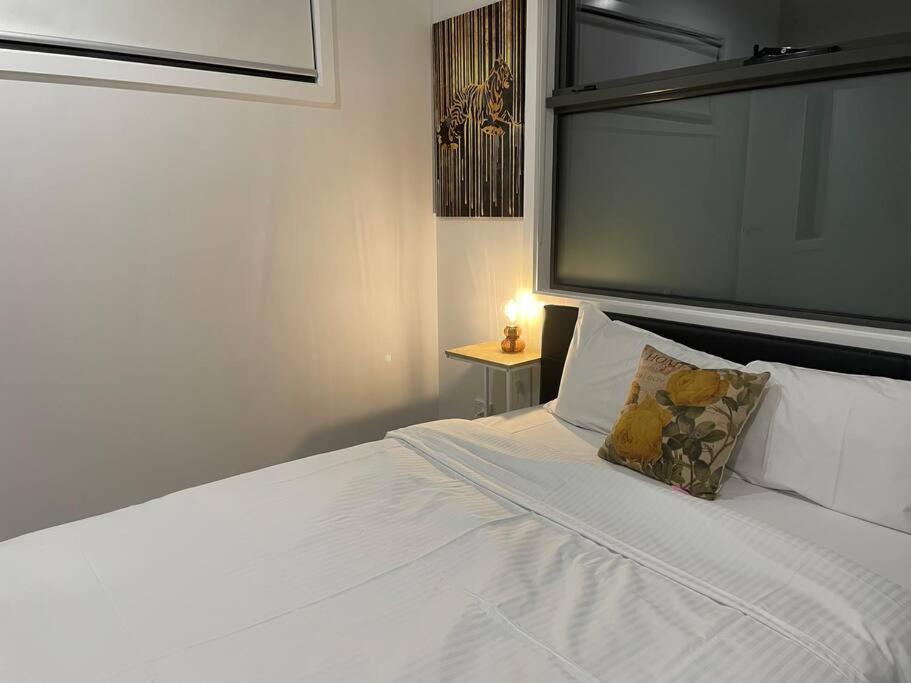4 Bedrooms Lovely House in Clayton Central