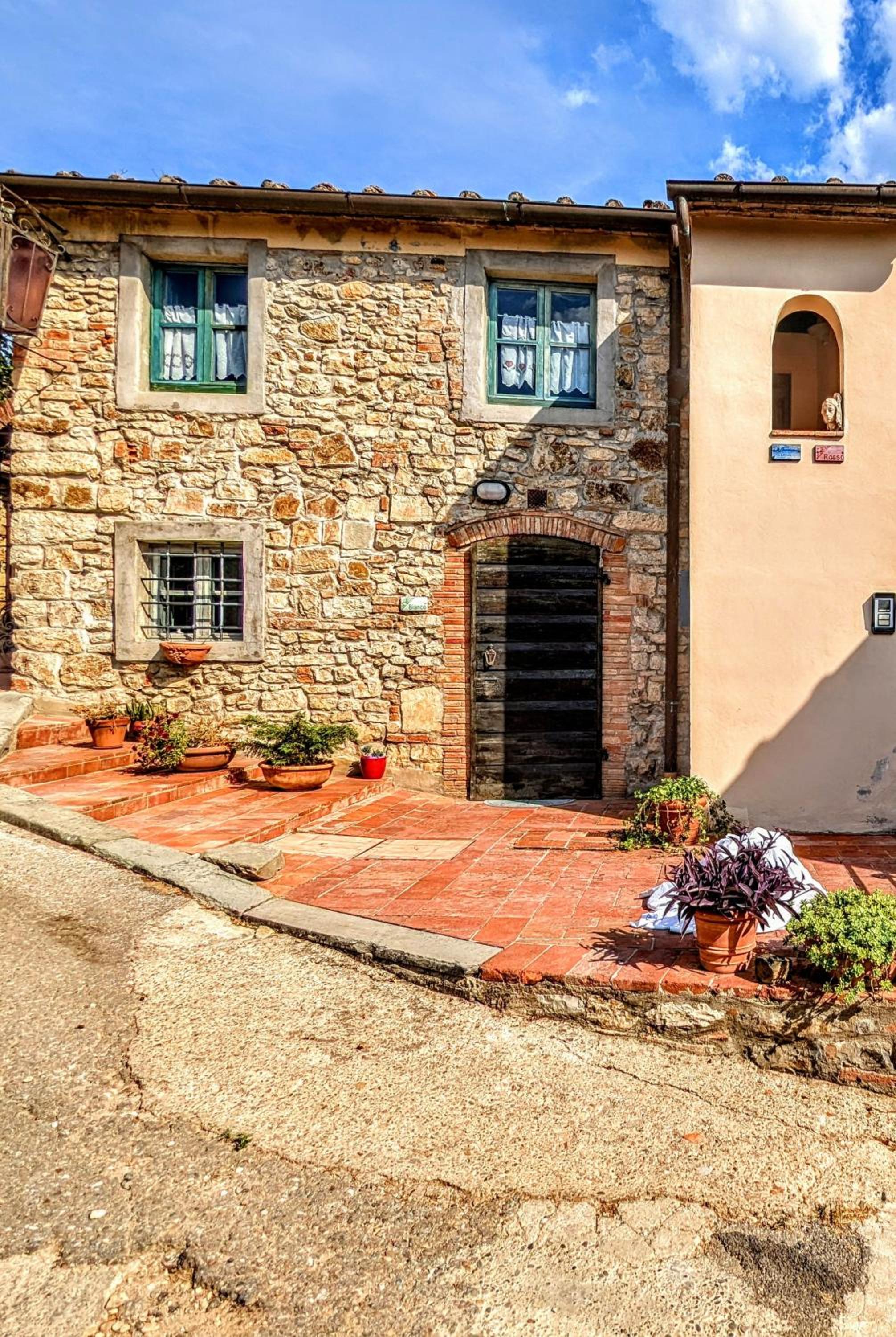 Borgo Medievale di Poggio Alla Pieve Relais, Food & Art