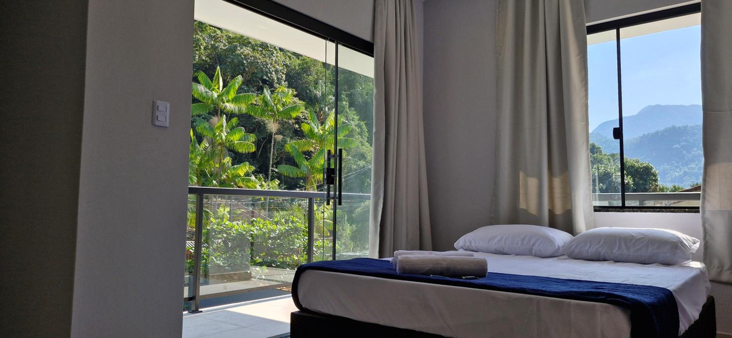 Casa em Paraty com 4 Suítes, Piscina e Churrasqueira Próximo Praias