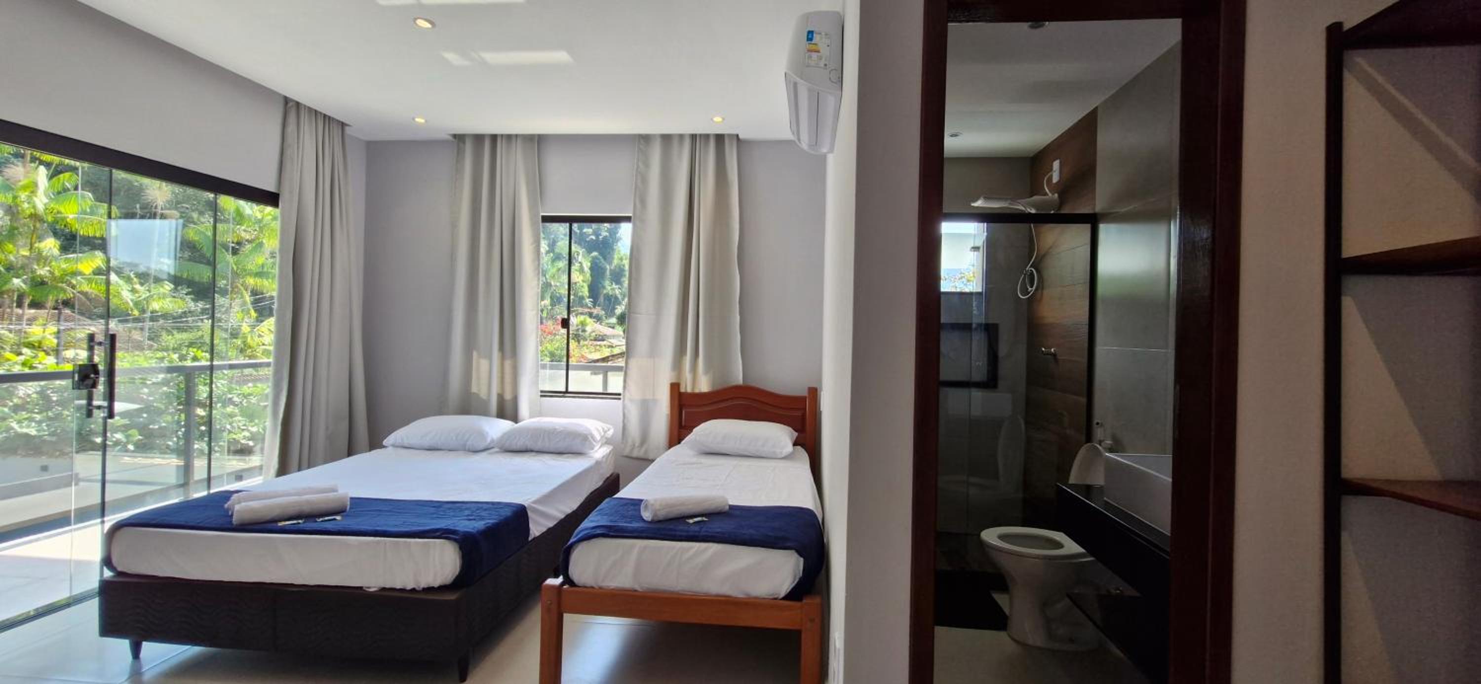 Casa em Paraty com 4 Suítes, Piscina e Churrasqueira Próximo Praias