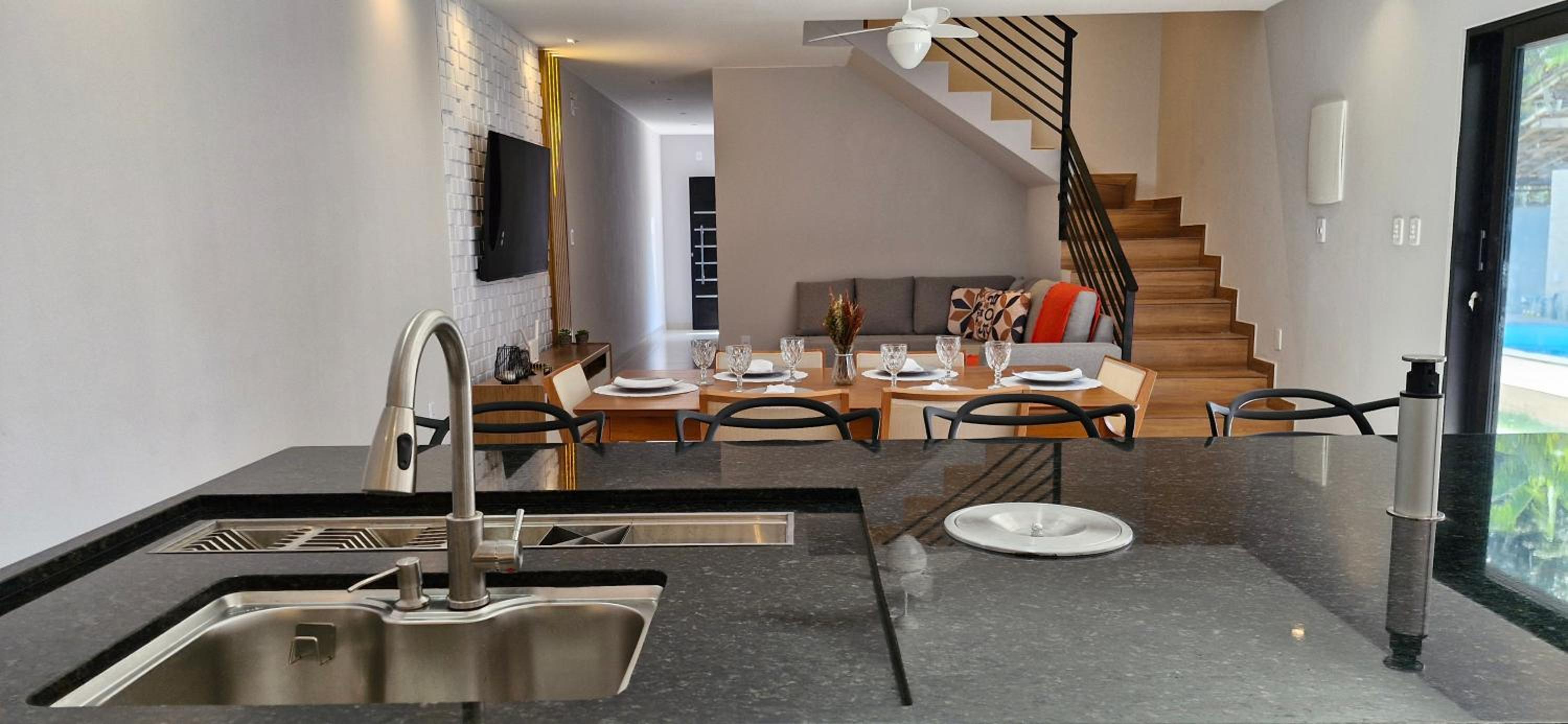 Casa em Paraty com 4 Suítes, Piscina e Churrasqueira Próximo Praias
