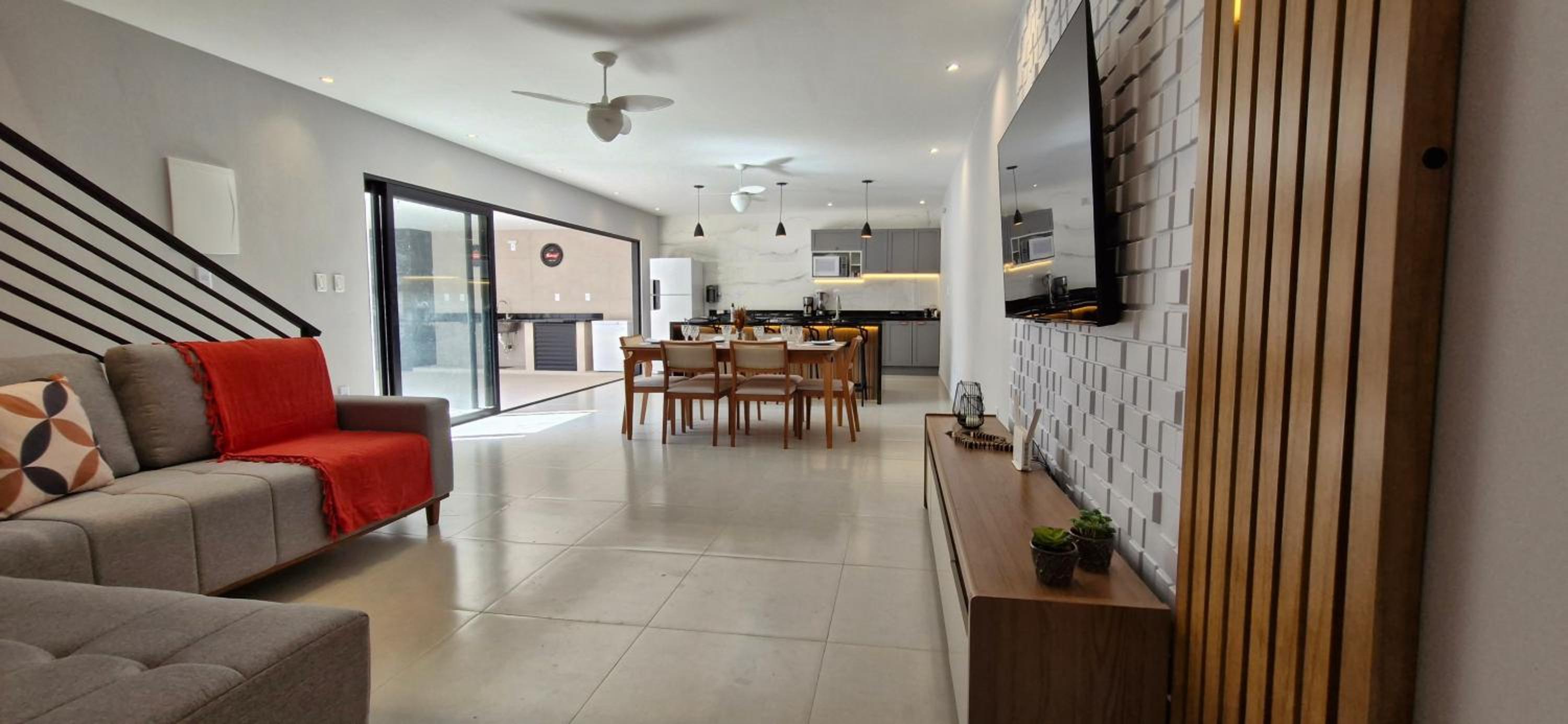 Casa em Paraty com 4 Suítes, Piscina e Churrasqueira Próximo Praias