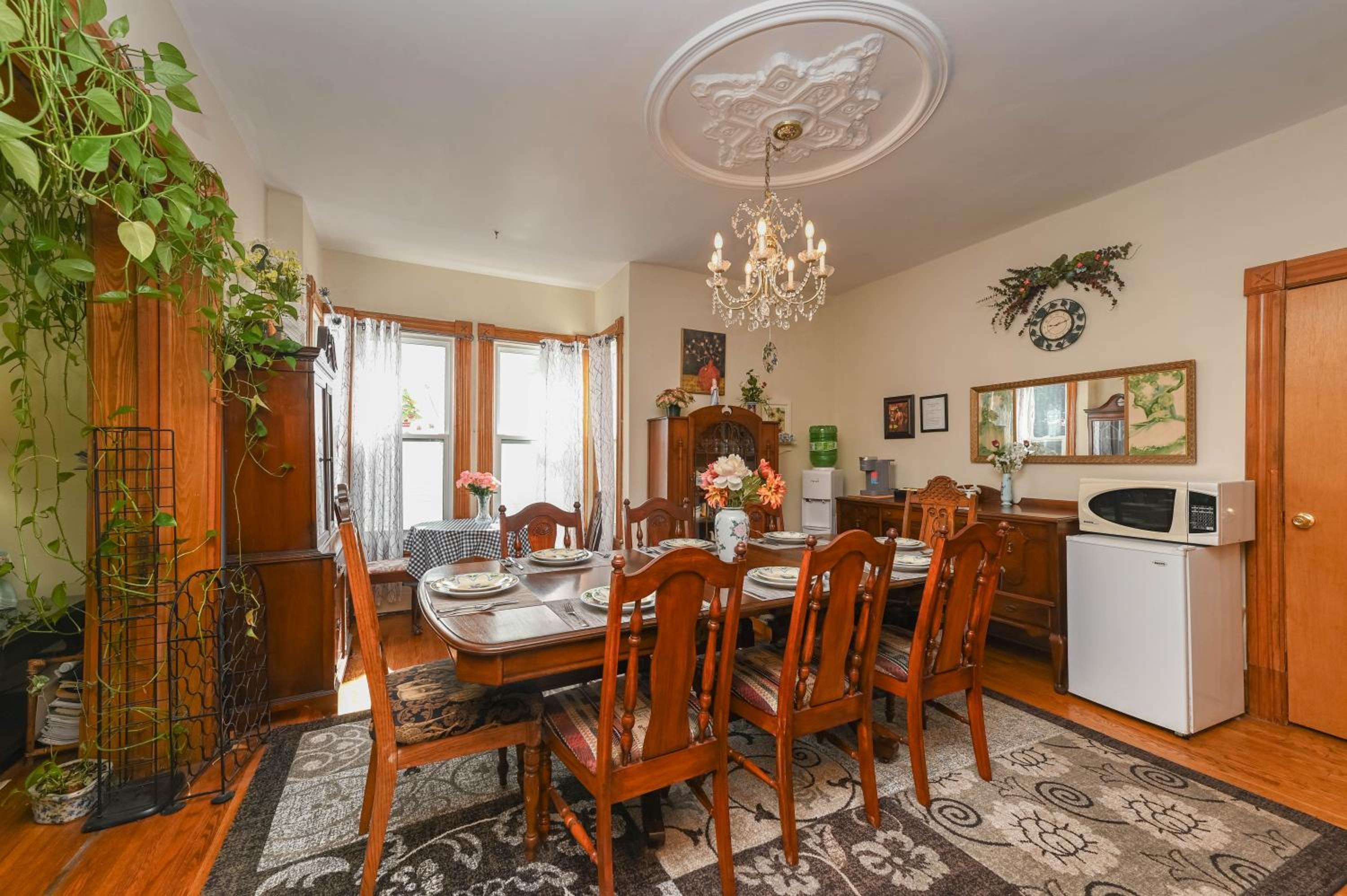 Niagara Inn Bed and Breakfast - Image 5