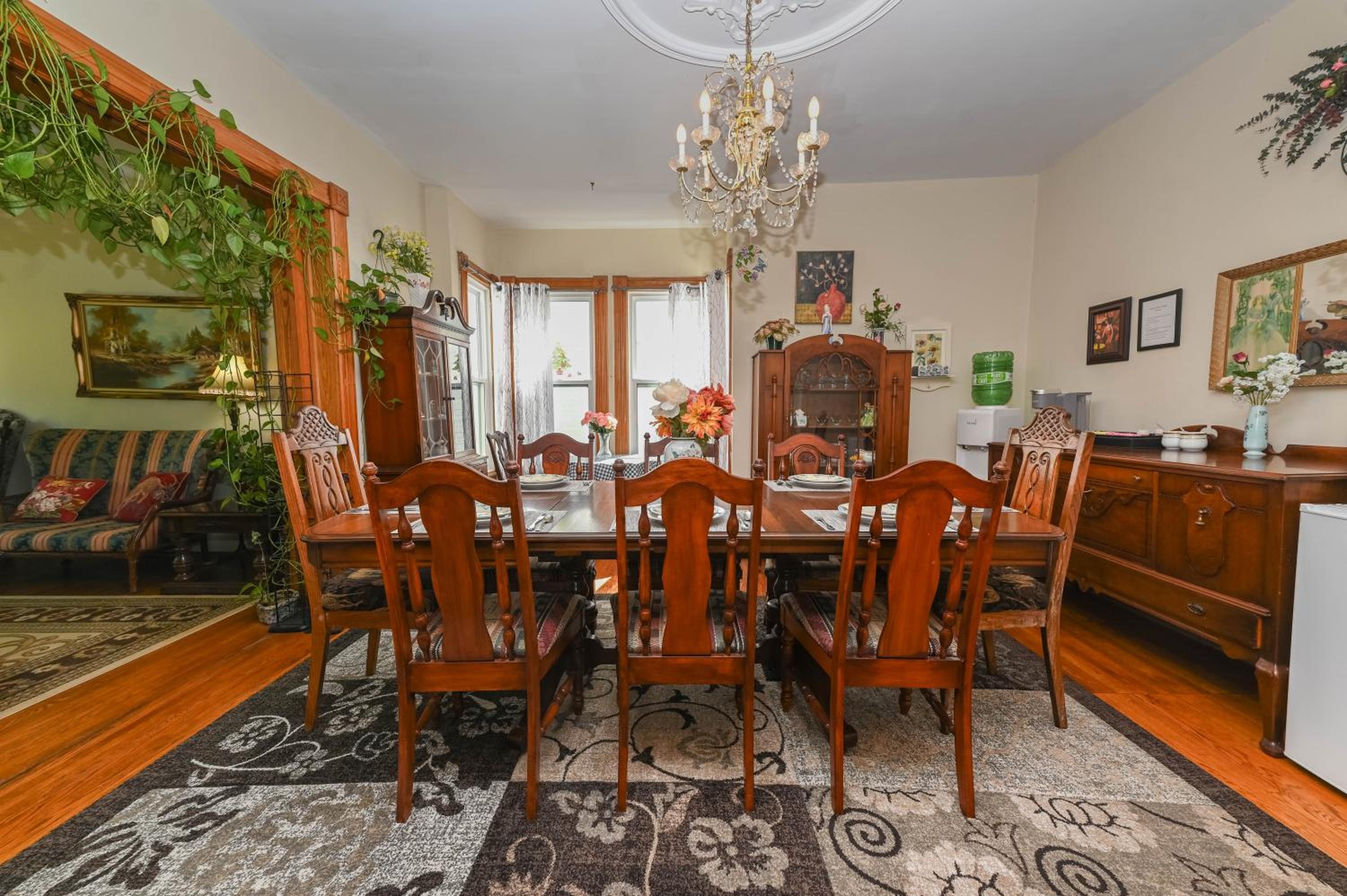 Niagara Inn Bed and Breakfast - Image 2