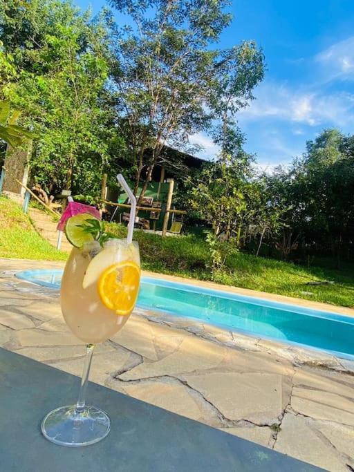 Casa Ampla Na Pousada Terra do Sossego - Rio - Piscinas de Água Mineral - Lazer - Artes - E mais no Espaço mais Especial de Piri