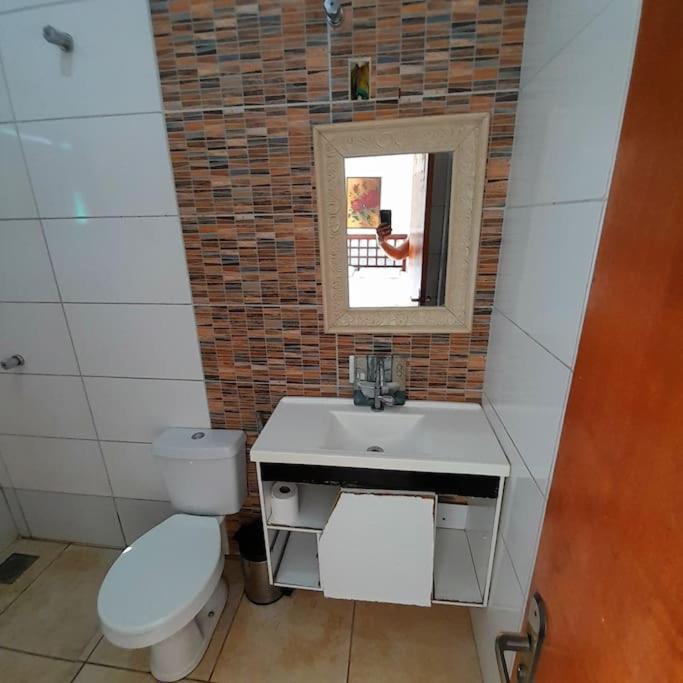 Casa Ampla Na Pousada Terra do Sossego - Rio - Piscinas de Água Mineral - Lazer - Artes - E mais no Espaço mais Especial de Piri