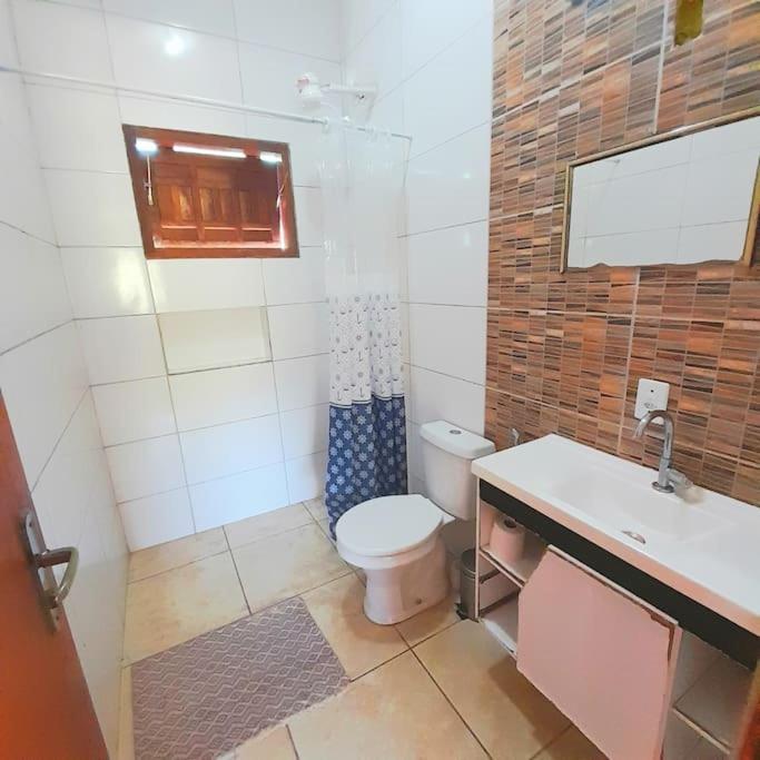 Casa Ampla Na Pousada Terra do Sossego - Rio - Piscinas de Água Mineral - Lazer - Artes - E mais no Espaço mais Especial de Piri