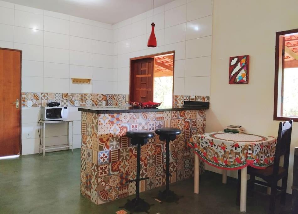 Casa Ampla Na Pousada Terra do Sossego - Rio - Piscinas de Água Mineral - Lazer - Artes - E mais no Espaço mais Especial de Piri