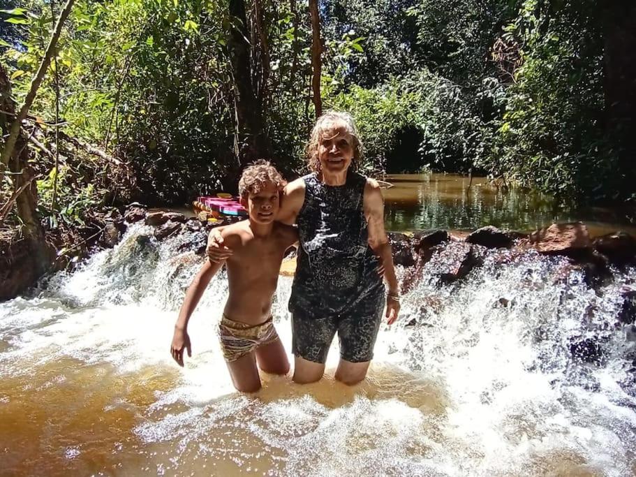 Casa Ampla Na Pousada Terra do Sossego - Rio - Piscinas de Água Mineral - Lazer - Artes - E mais no Espaço mais Especial de Piri