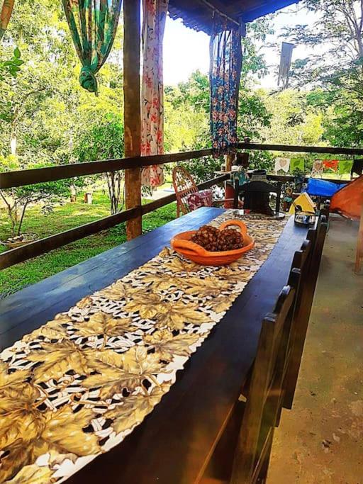 Casa Ampla Na Pousada Terra do Sossego - Rio - Piscinas de Água Mineral - Lazer - Artes - E mais no Espaço mais Especial de Piri