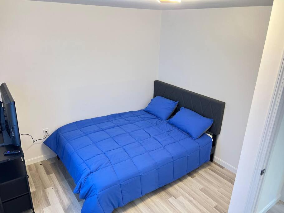 5min Gillette Stadium! Sleeps 12 view 4