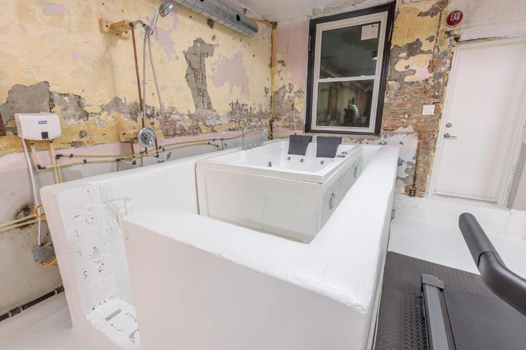 Renovated Church Hamilton! Guest Suite