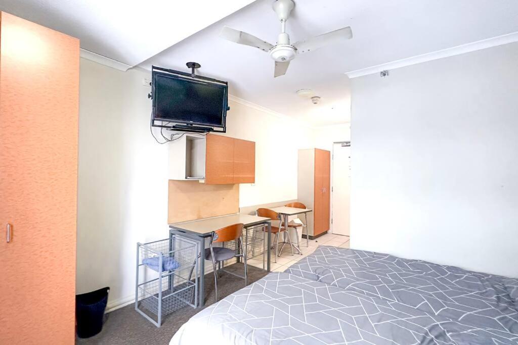 Brisbane Vacations - Shafston Apartment Affordable Short-term - Property Image 3