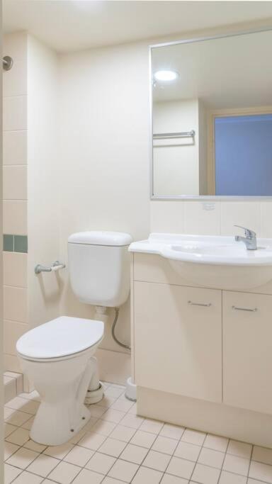 Brisbane Vacations - Shafston Apartment Affordable Short-term - Property Image 6