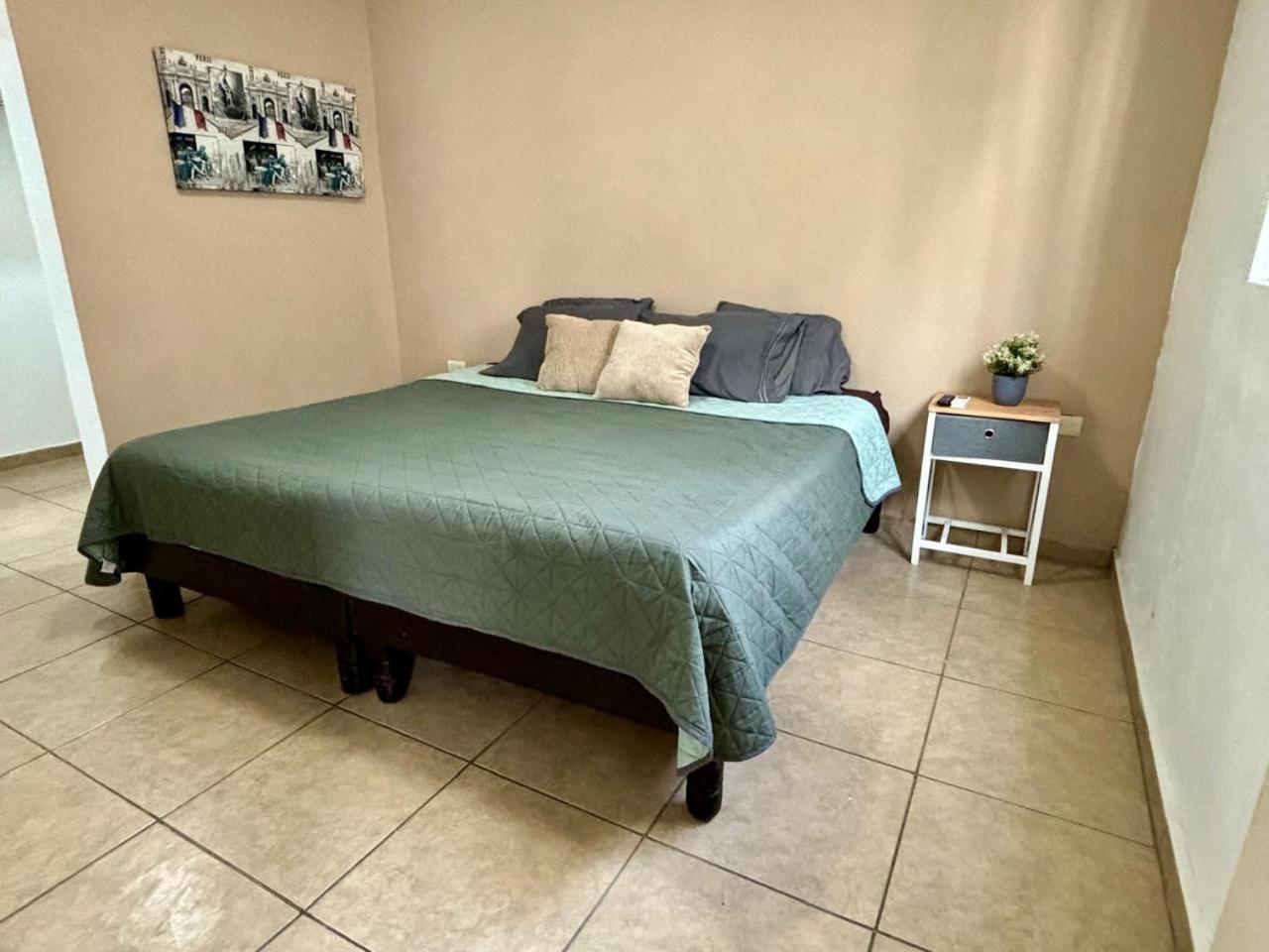 Centrico, Cama King Size & Cocina Cerca de la UAS view 2