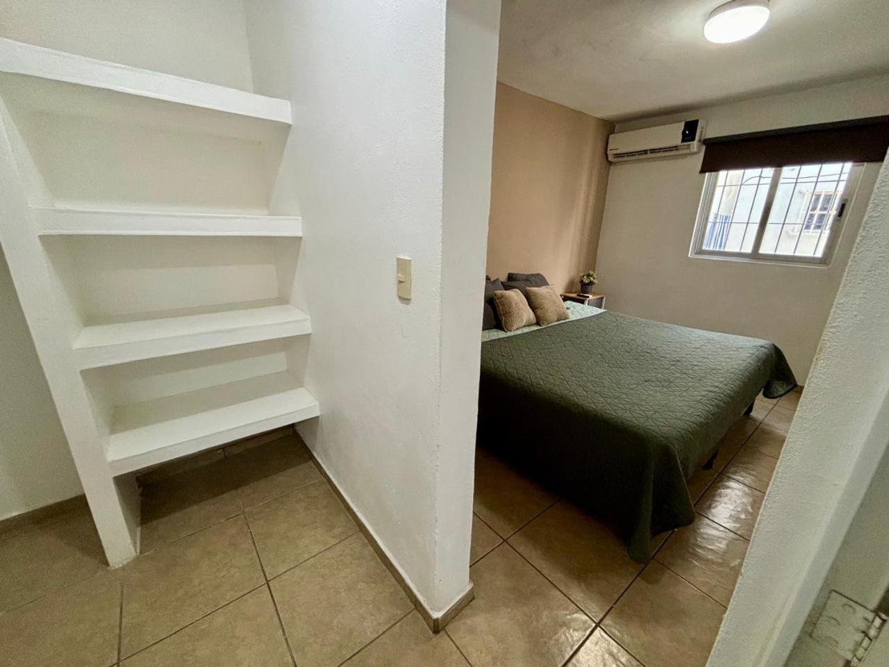 Centrico, Cama King Size & Cocina Cerca de la UAS view 5