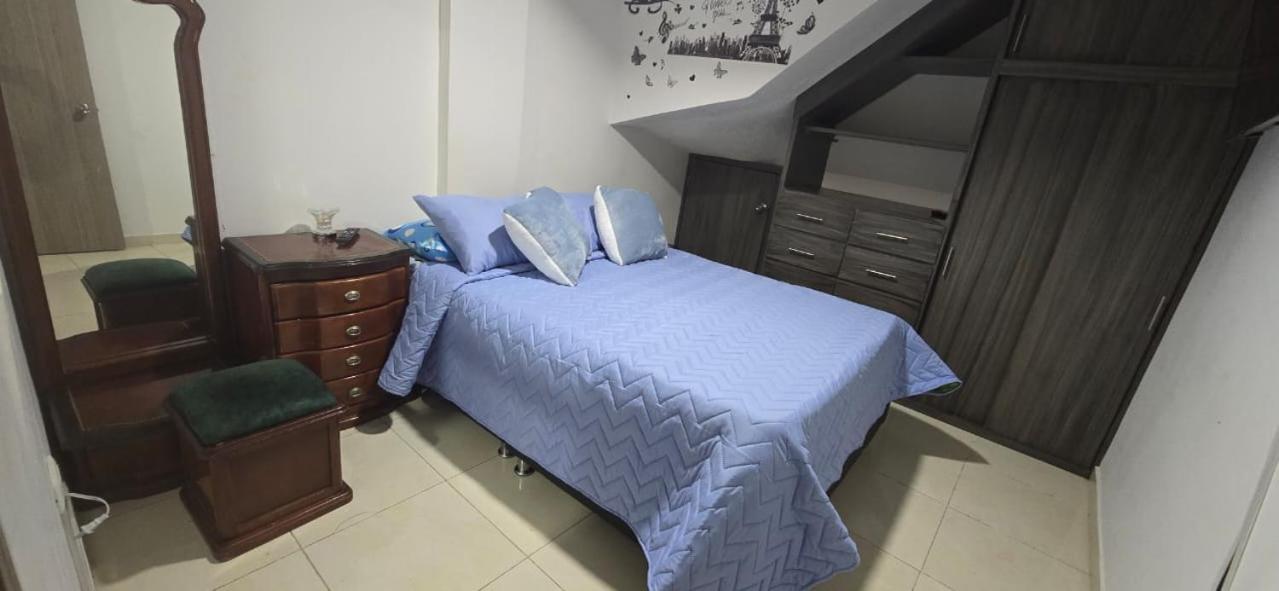 Home Studio Airport Quirigua view 2