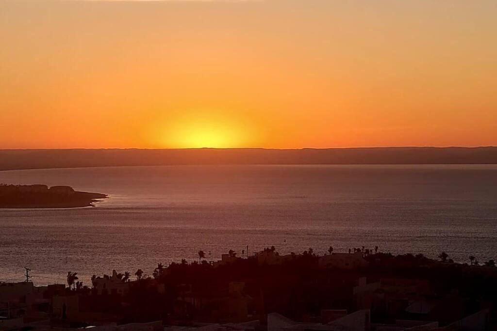 Oceanview Rooftop Terrace Condo 3 min Malecon