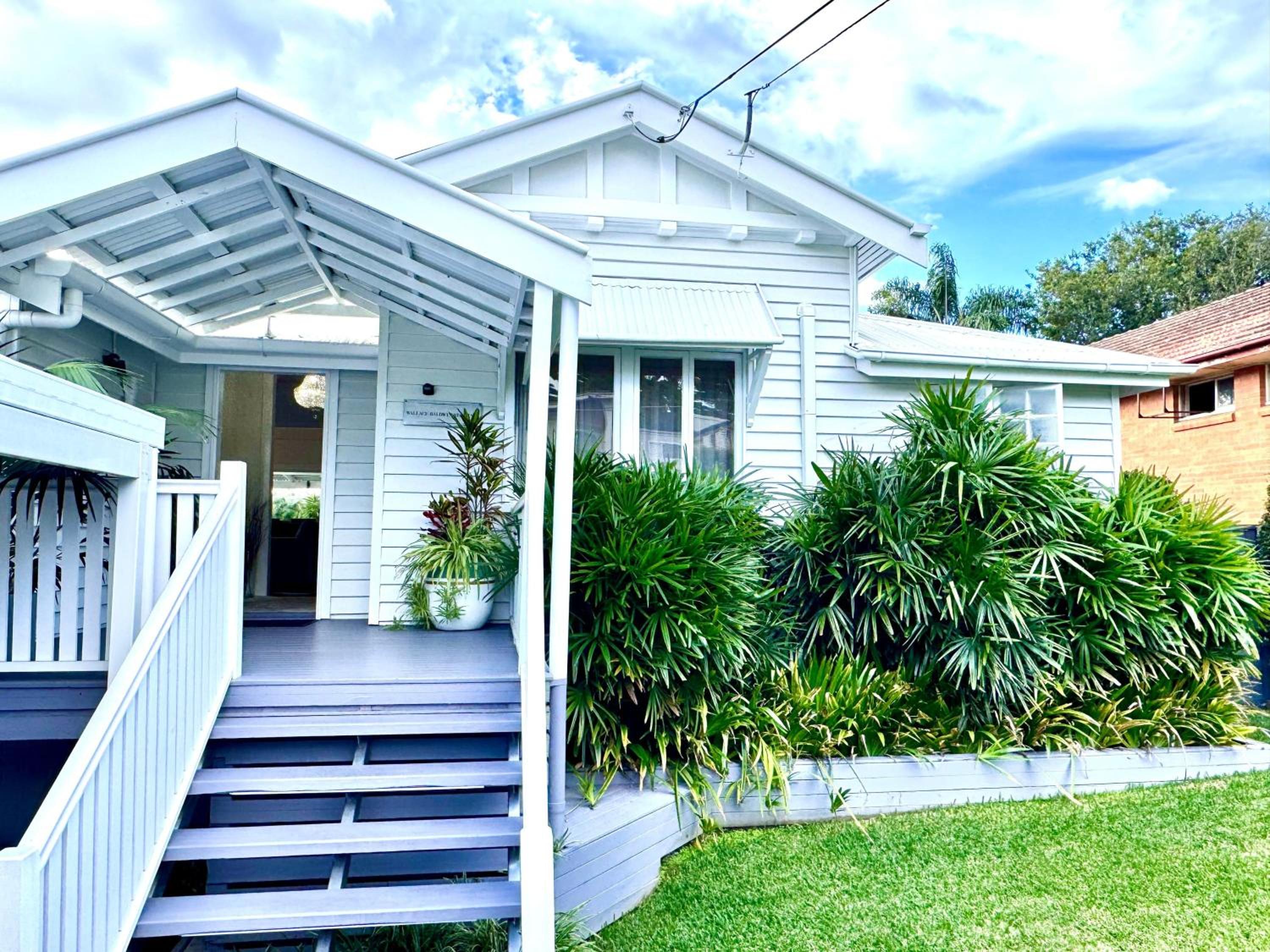 3 Bdrm Queenslander Outdoor Dining Pool & Parking