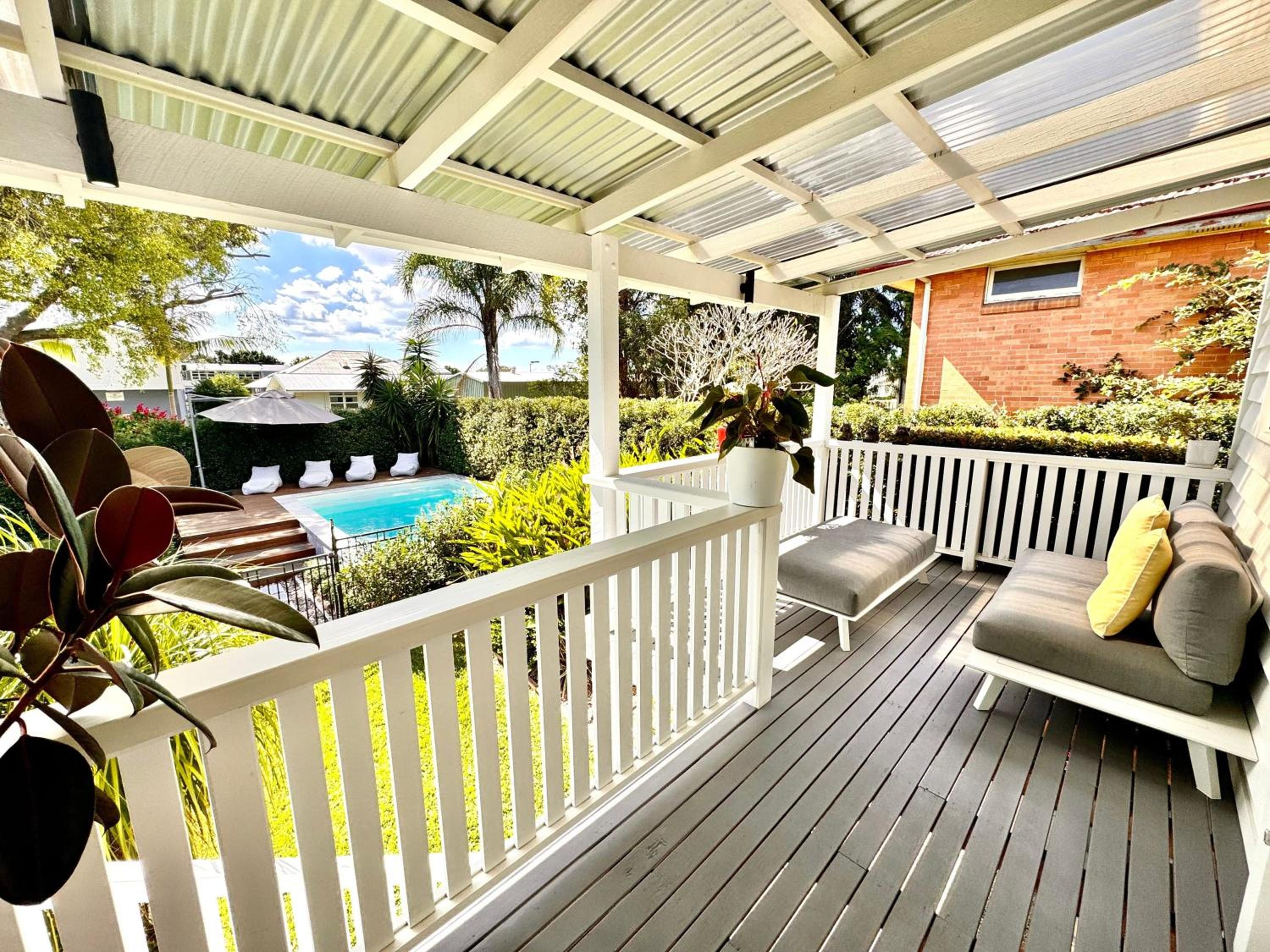 3 Bdrm Queenslander Outdoor Dining Pool & Parking