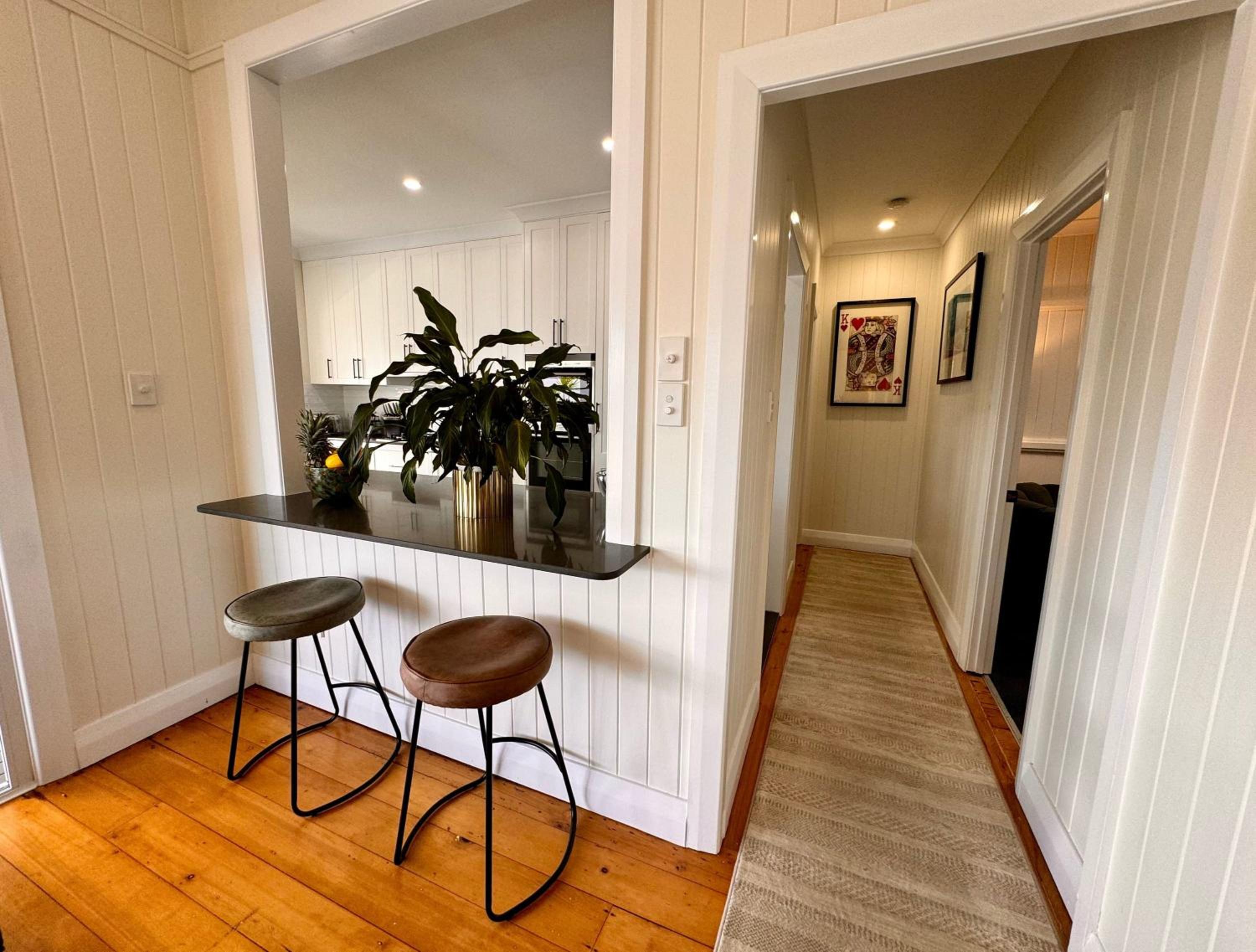 3 Bdrm Queenslander Outdoor Dining Pool & Parking