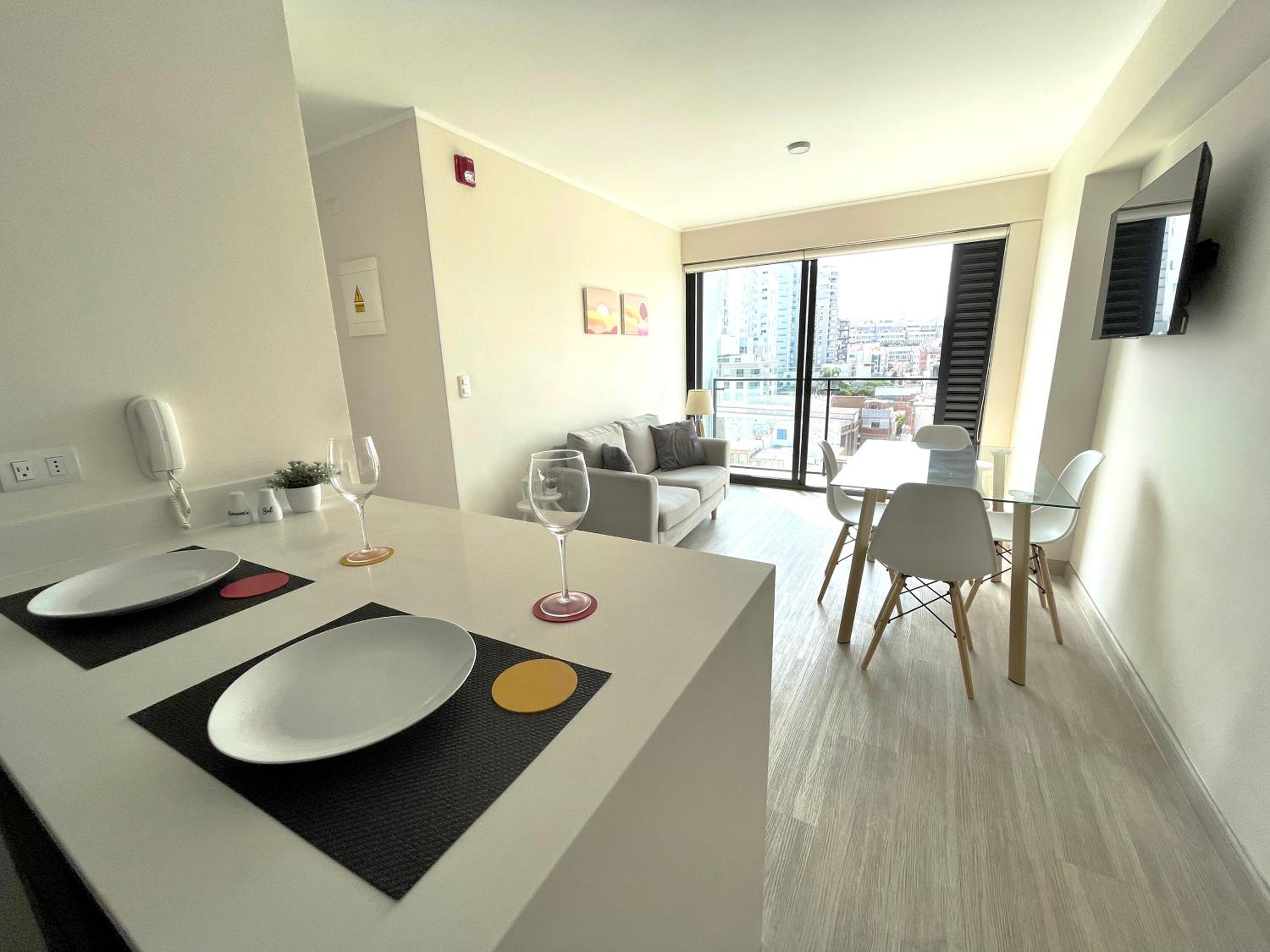 Side Sea View 2BR Apt - Barranco near Miraflores view 2