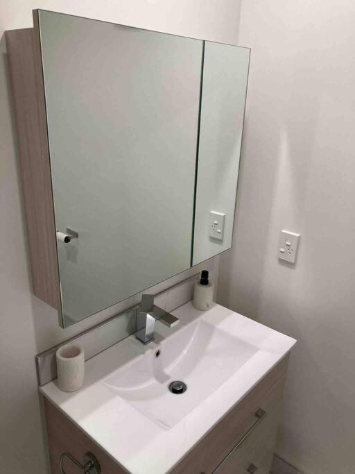 Cheerful 2 bedroom townhouse in Addington! view 4